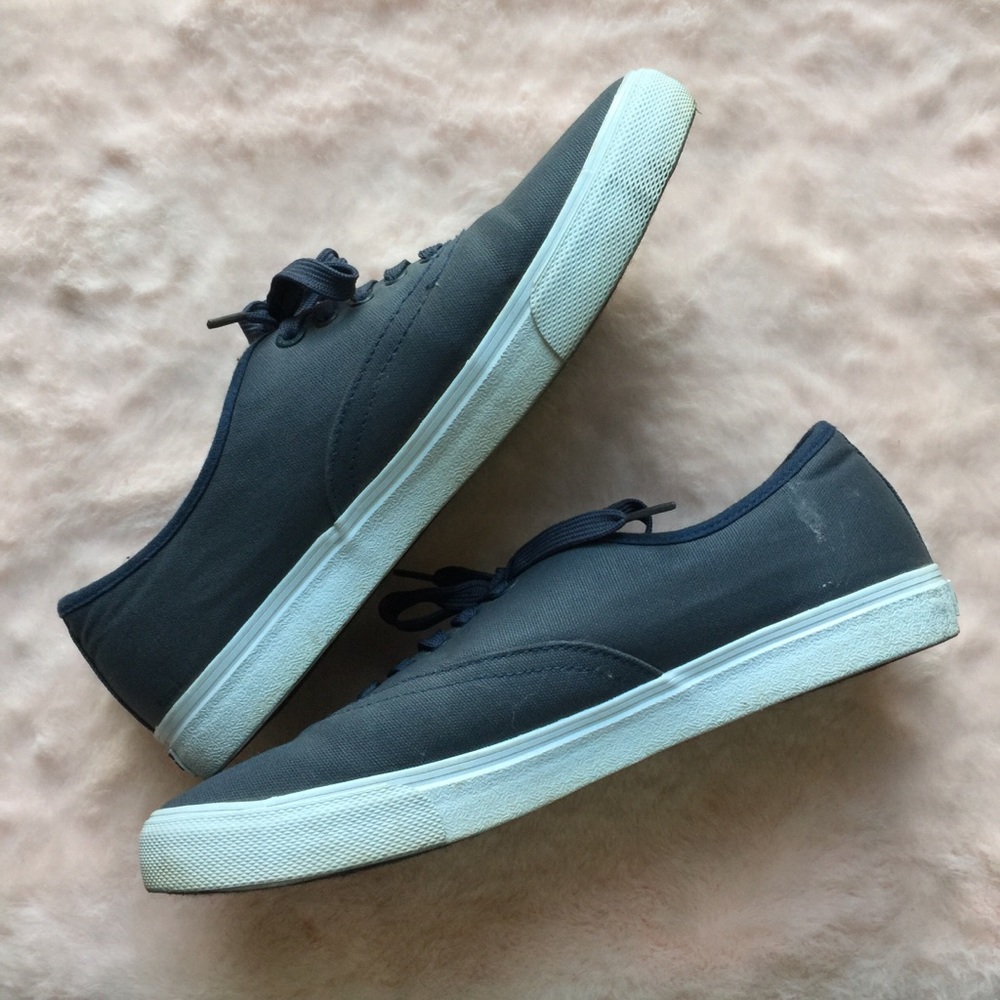 Men’s Levi’s Sneakers - Picture 2 of 6